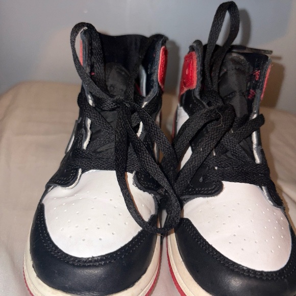 Kids Red and Black High-Top Retro 1 Jordan Sneakers - Picture 2 of 6